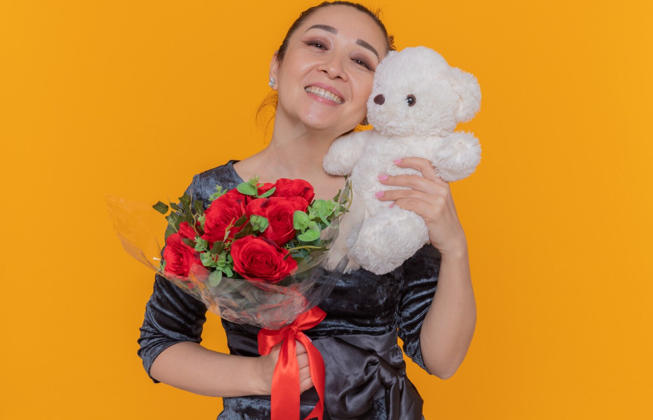 Graduation Bear Flower Bouquet: A Thoughtful and Memorable Graduation Gift