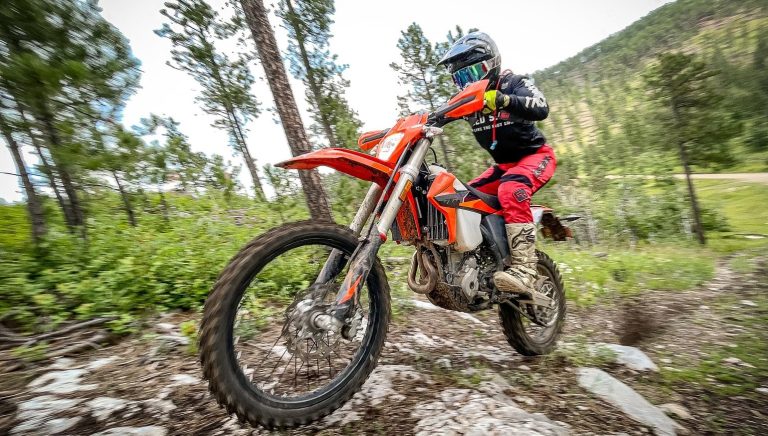 Creative Styling Tips for Dirt Bike Enthusiasts