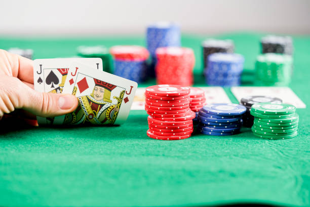 Benefits of Playing Online Instead of Offline Casinos